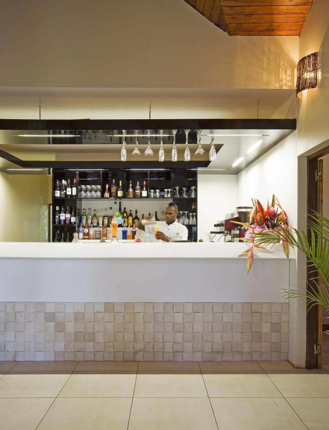 Mangoes Resort (Adults Only) Port Vila Exterior photo